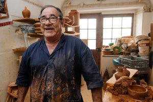 Mestre Xico Tarefa fotografado pelo projeto Arte Popular Portuguesa: de Ana a Zé © Bruno Oliveira / Arte Popular Portuguesa (agosto 2020)